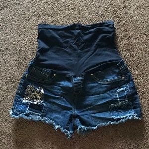 Maternity shorts